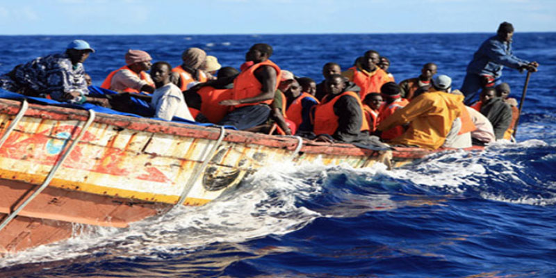سفينة إمداد إيطالية تنتشل مهاجرين قبالة المياه الليبية
